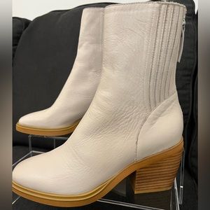 Leather never worn booties. Size 38/7. Very cute.